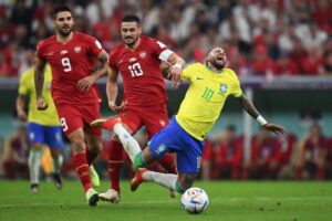 (Видео) Тадиќ го пцуеше Нејмар за фолирање, капитенот на Србија ги изгуби нервите на мечот со Бразил