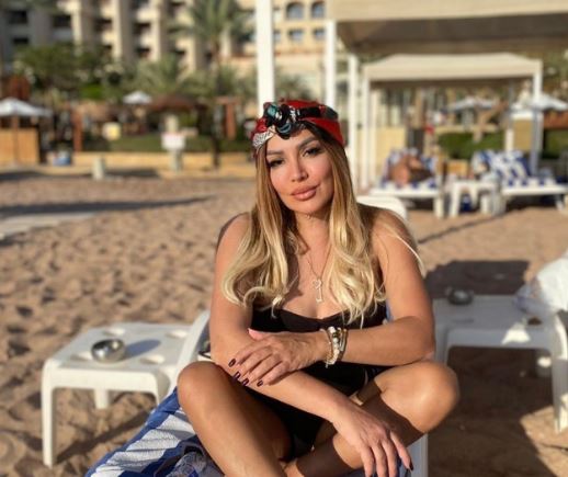 Лила се јави од плажа: Слушам, ме оговареле. Многу се секирам, а и не можам да ве видам од сонцето