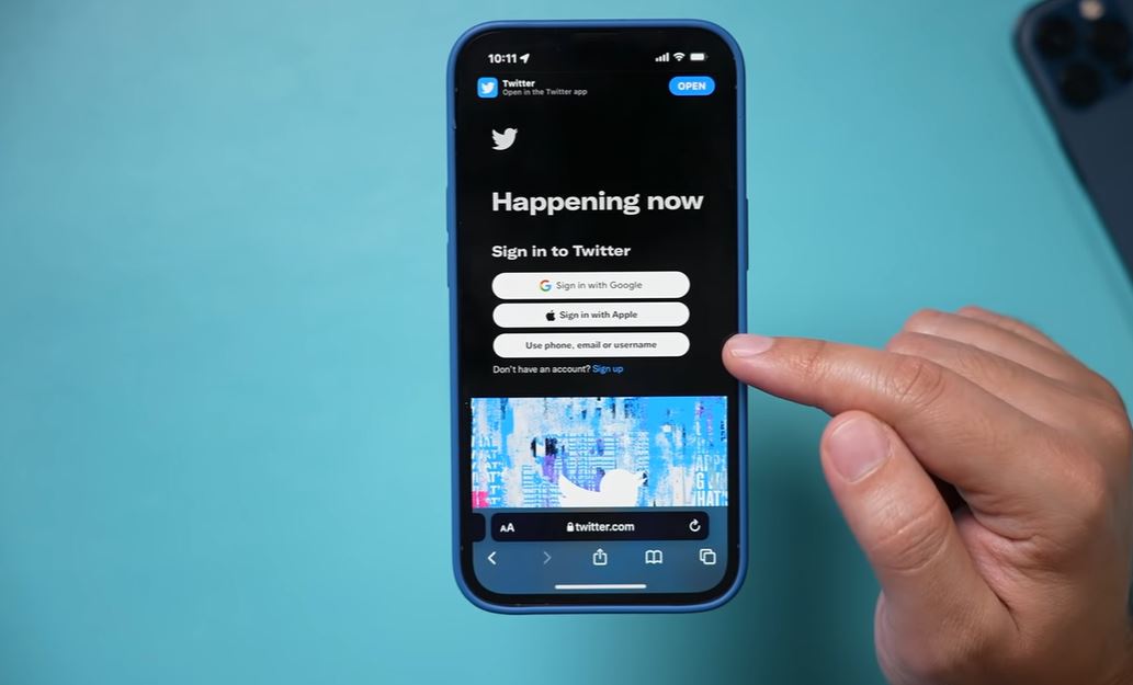 Маск се заканува: Ќе создаде алтернативен телефон доколку Apple и Google ја забранат апликацијата Twitter
