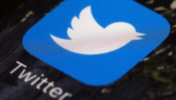 Твитер наводно има намера да наплатува 20 долари месечно за верификација на сметката