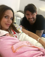 Фудбалерот Ведран Чорлука со сопругата Франка Бателиќ станаа родители