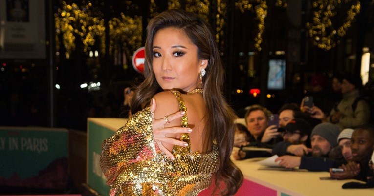 Актерката од серијата „Емили во Париз“ првпат прозборе за борбата со леукемијата