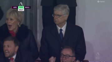 Арсен Венгер првпат на „Емирати“ по заминувањето од Арсенал