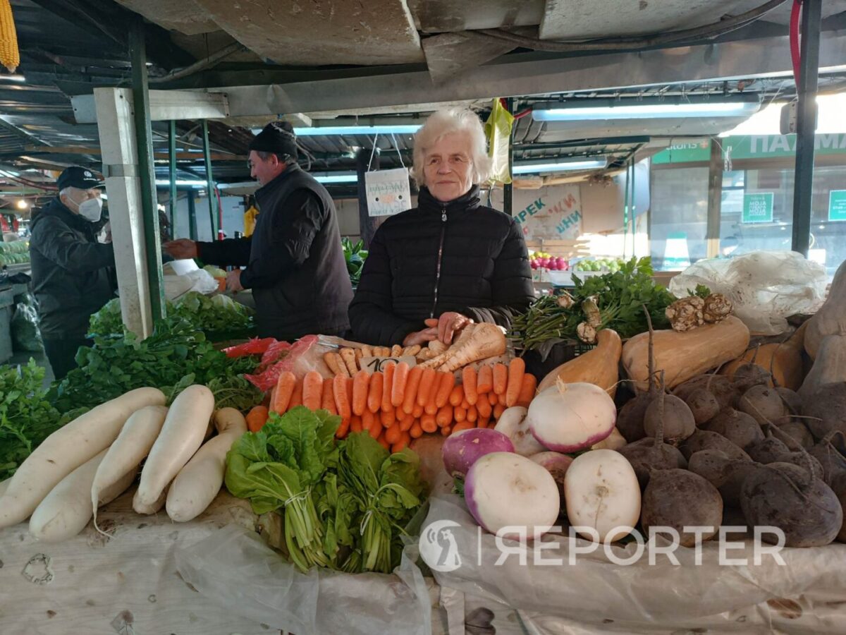 Баба Гоца 50 години има тезга на Зелено пазарче: Сама произведувам и сама продавам