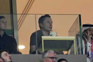 (Видео) Илон Маск се пофали дека бил на финалето на Светско, а твитерџиите го споредија со Зеленски