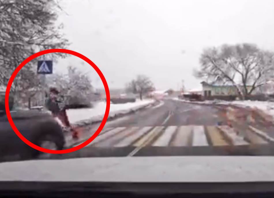 (Видео) Маж спаси дете на пешачки
