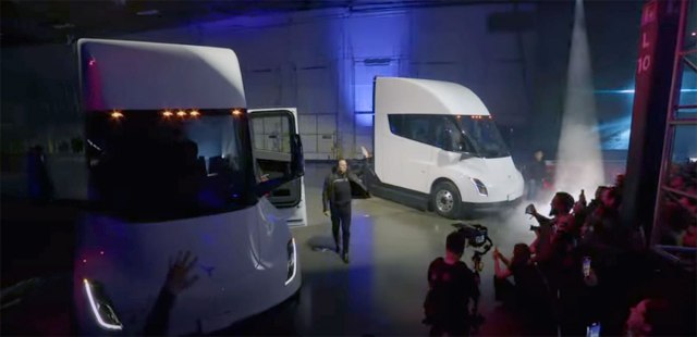 (Видео) Тесла го претстави првиот електричен камион