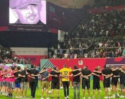 Фудбалските легенди во Катар му одадоа почест на Синиша Михајловиќ
