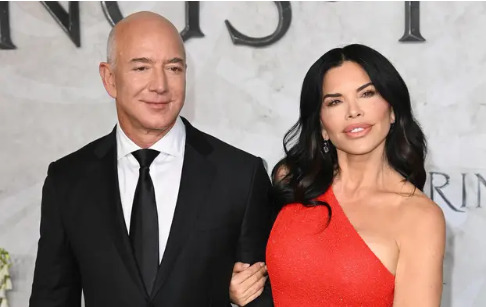 Џеф Безос има 196 милијарди долари и љуби шест години помлада водителка, еден од најбогатите луѓе го прослави 59. роденден
