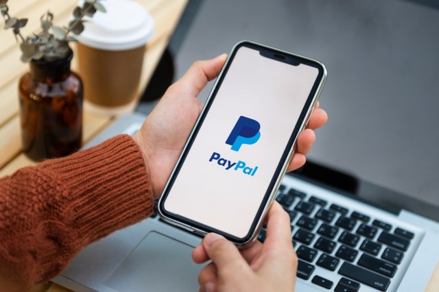 Хакирани 35.000 сметки на PayPal, на корисниците им се ресетирани лозинките