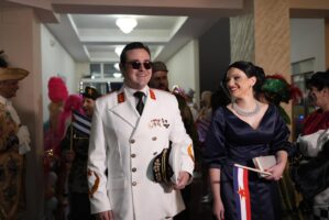 (Галерија) Градоначлникот Костадинов е Тито во Струмица: Почна познатиот карневал