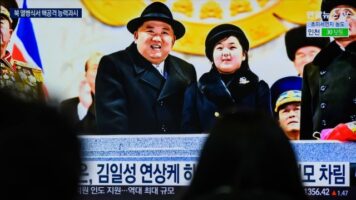 Ким Џонг-ун нареди сите што се викаат како ќерка му да си ги сменат имињата