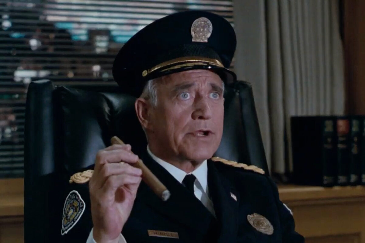 Почина глумецот Џорџ Робертсон, познатиот комесар Херст од „Полициска академија“