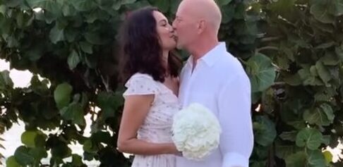 Брус Вилис и Ема Хеминг ги обновија брачните завети