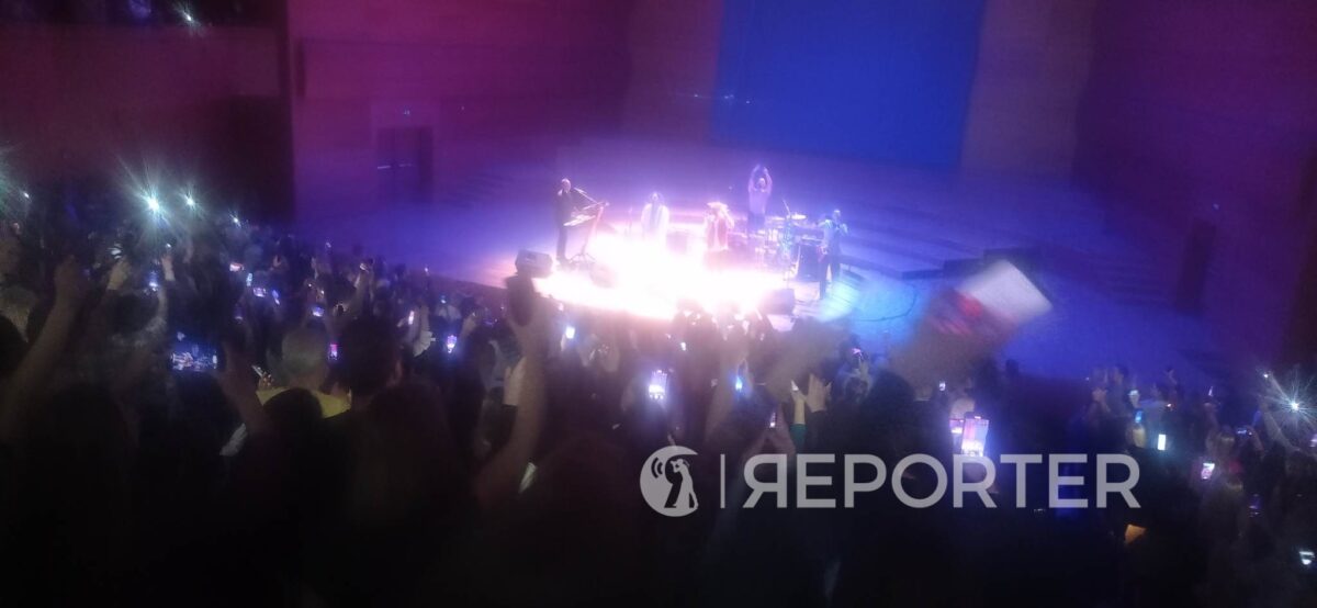 Музички делириум на концертот на „Црвена јабука“ во Скопје, затоа што „тамо где љубав почиње“ е песна на екс-ју генерациите