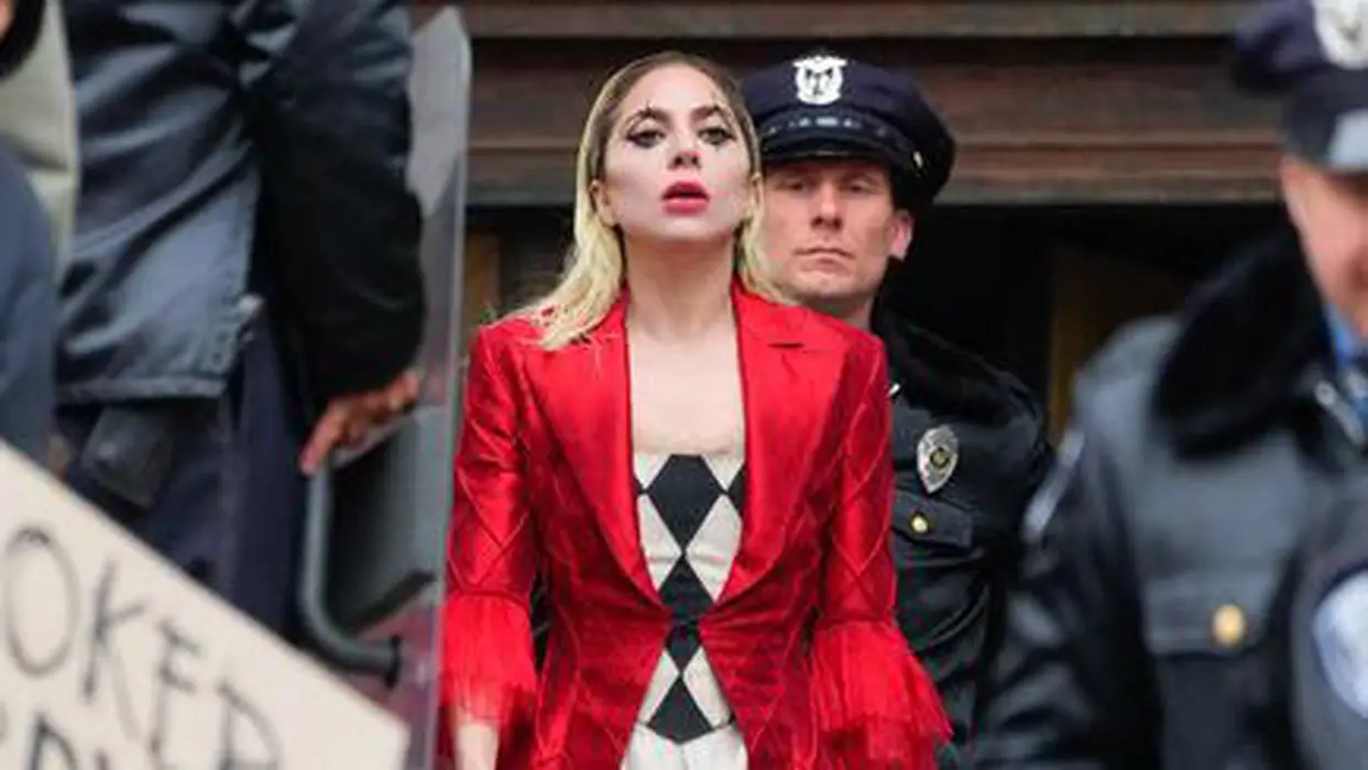 Објавени првите фотографии со Лејди Гага како Харли Квин во „Џокер“