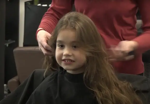Седмгодишниот Кристијан ја донираше косата за деца болни од рак