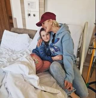 Тамара во болница со ќерката: не стигна да им се израдува на убавите пораки за новата песна