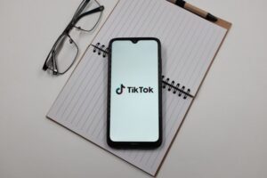 TikTok ги отстранува видеата за негирање на климатските промени