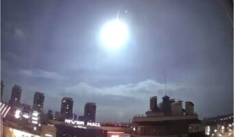 ВИДЕО: На небото над Киев забележан објект, се огласи НАСА