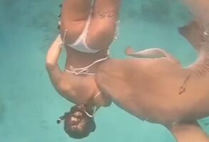 (Видео) Ајкула изгриза девојка додека пливаше на Малдиви