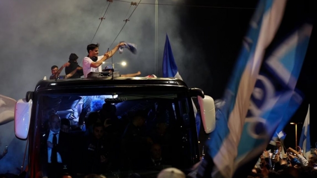 (Видео) Елмас со другарите на кров од автобус ја прослави победата против Јувентус