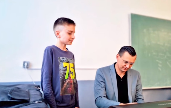 (Видео) Емотивна изведба на „Јано мори“ на 12-годишниот Ајдин од Босна