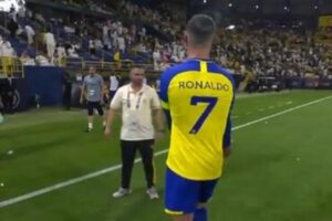 (Видео) Роналдо им вика на своите фудбалери на клупата