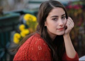 Две години затвор за турската глумица Хазал Каја, јавно го навредила силувачот на девојка која се самоуби