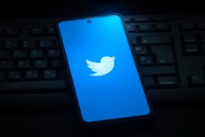 Твитер ја ограничува видливоста на твитови кои содржат „gay“, „trans“, „queer“ и слични зборови