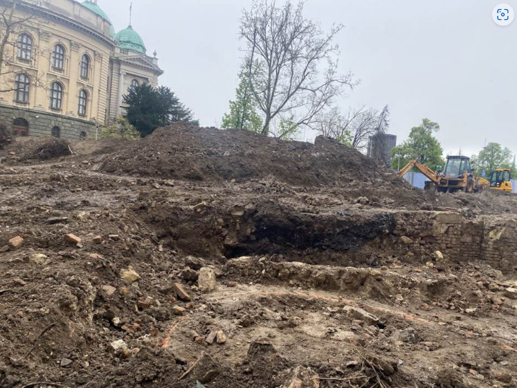 (Фото) Во центарот на Белград ископана античка гробница