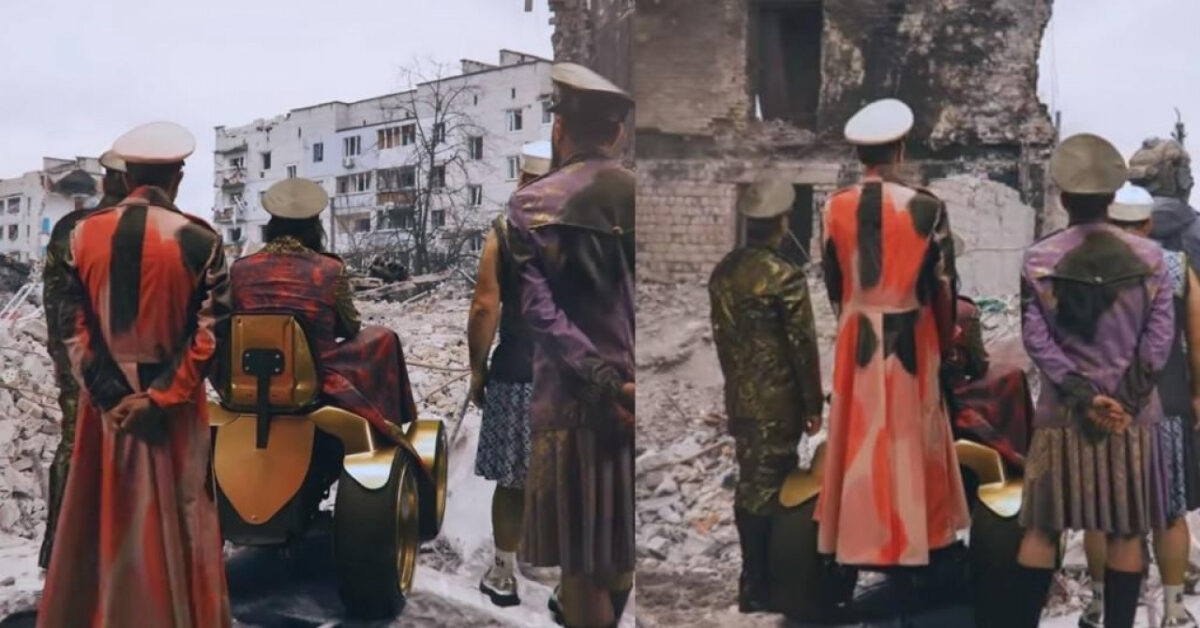 (Видео) Лет 3 го посетија Мариупол: разгледница со детска песна, без деца