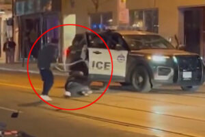 (Видео) Насилник со питон тепаше маж на улица