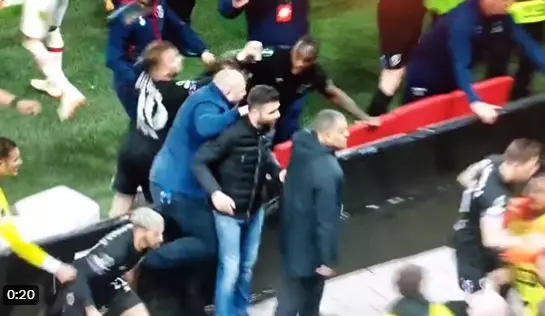 (Видео) Хулигани ги нападнаа семејствата на фудбалерите на противничкиот тим