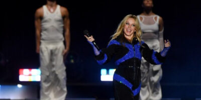 Кајли Миног е вмешана во сатанска теорија на заговор, тврдат фановите: илуминатите имаат нова кукла-играчка