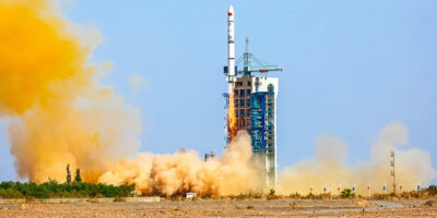 Кина лансираше сателити близнаци во вселената