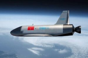 Мистериозното кинеско вселенско летало се врати на Земјата по девет месеци