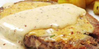 Свински шницли во сос од лимон