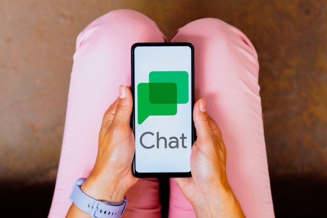 Google Chat добива предвидливи пораки: користат вештачка интелигенција додека пишуваат