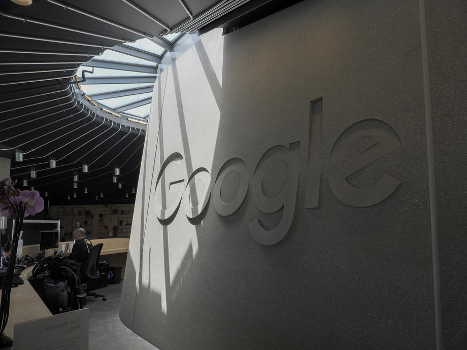 Google го започнува својот експеримент со AI пребарување