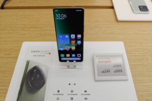Xiaomi го подготвува својот компактен телефон што се витка