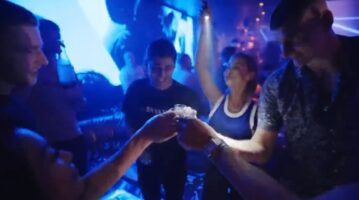 (Видео) Никола Јокиќ со ракија наздрави за титулата во ноќен клуб во Лас Вегас