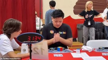 Момче со аутизам постави светскиот рекорд во решавање Рубикова коцка за 3.13 секунди