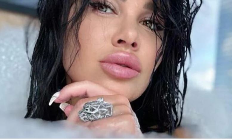 Српската старлета Станија гола се пофали дека добила прстен: Кажав Да!