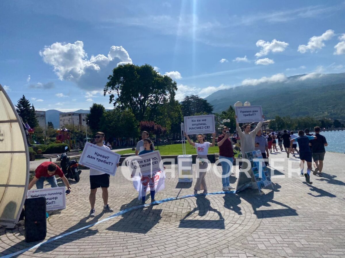 (Фото) Легендарни транспаренти на “Охрид Трчат”: Ко ќе ме опулиш, насмеј се