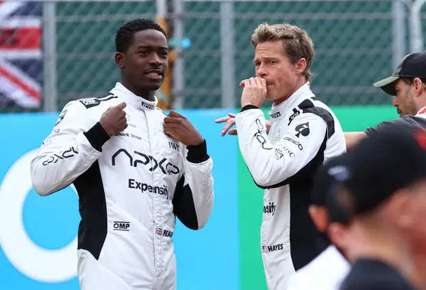 Бред Пит во тркачки костум, снима филм за „Формула 1“