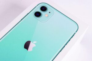 Добри вести за фановите на Apple: iPhone 15 пристигнува во вашата омилена боја