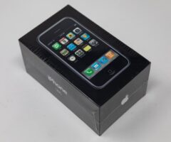 Најскапиот iPhone некогаш продаден на аукција, по вртоглава цена
