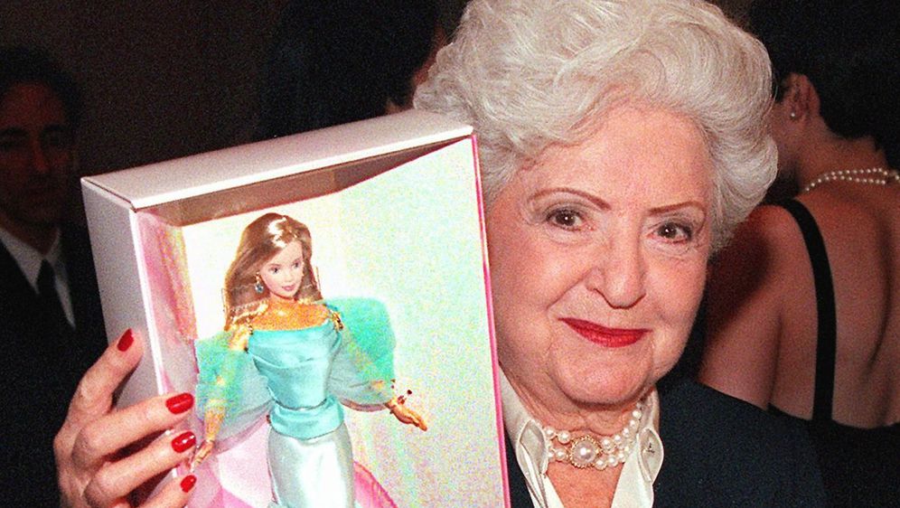 Рут Хандлер жената која ја создаде куклата Барби и направи револуција во индустријата за играчки