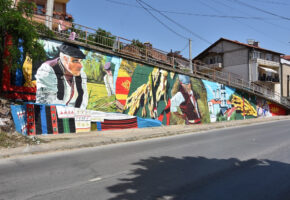 Уметник од Куманово наслика мурал во Кочани со мотиви на градот